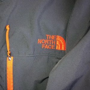 size large windbreaker northface